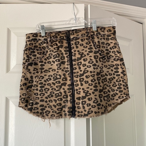 Almost Famous high rise denim mini skirt, brown cheetah print, size 11 - Picture 1 of 6
